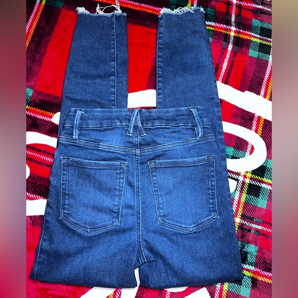 Good American Good Legs Raw Hem Skinny Jeans - Picture 5 of 6